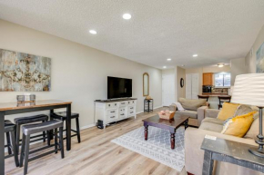 Walk to Pool and Lake Conroe Condo in Montgomery!